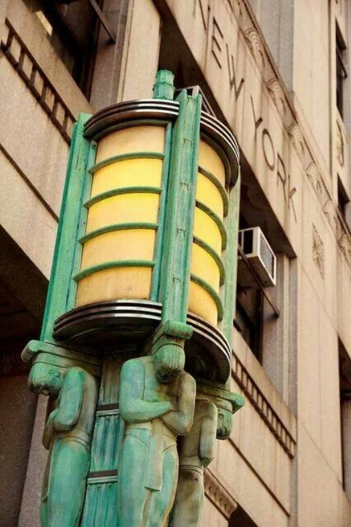 f75474ac51546021b1c2ff4941f2755b--art-deco-lamps-art-deco-art.jpg